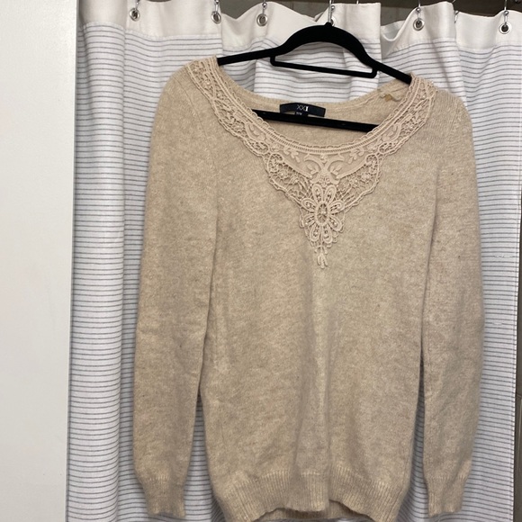 Beige Vintage Like Sweater - Picture 2 of 8